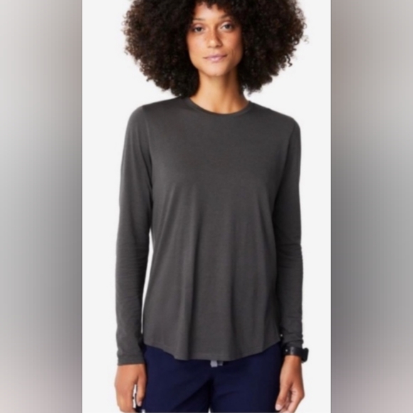 A lot of Figs scrubs - Picture 3 of 7